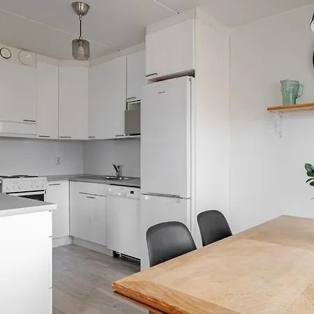 Bright And Spacious Near Subway With Free Parking アパート *