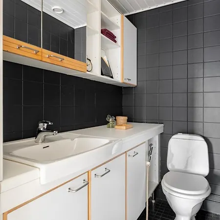 Bright And Spacious Near Subway With Free Parking アパート エスポー