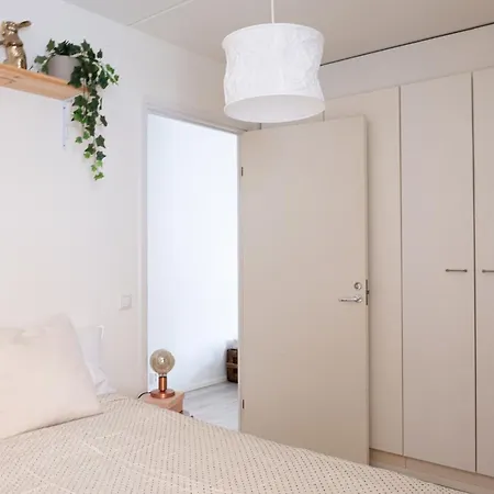 アパート Bright And Spacious Near Subway With Free Parking エスポー